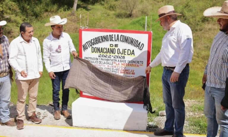 26-10-25-BEDOLLA-INAUGURA-CALLE-3-780x470