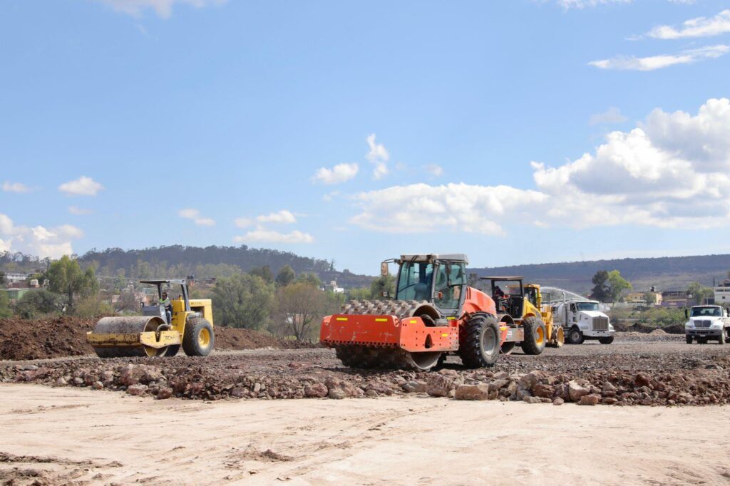 Más de mil 780 máquinas impulsan la obra pública en Michoacán: Rogelio Zarazúa 616200448 1439054590915351 118643793788967677 N 1024x682