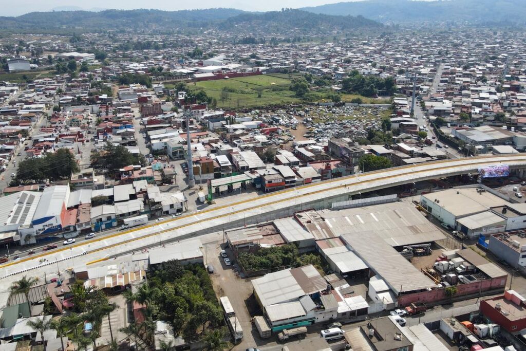 Bedolla abre carriles superiores del "Paso La Hielera" en Uruapan. 628519955 926801666972197 4359586791908549223 N 1024x683